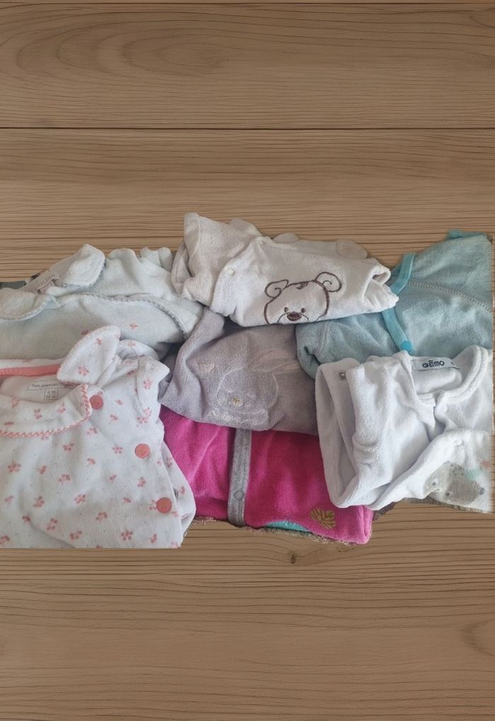 Lot 8 pyjamas