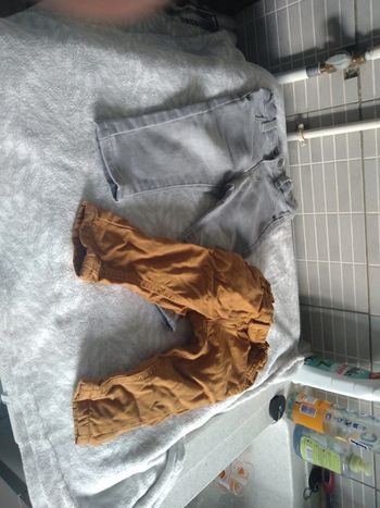 2 pantalons 9 mois
