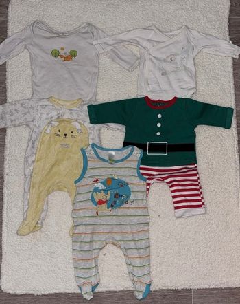 Plusieurs vêtements de taille 3 mois 