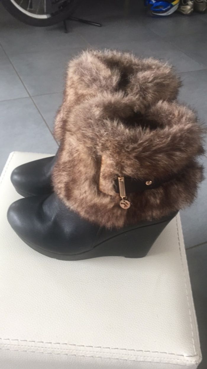 Chaussure bottines à  talons fourrure - photo numéro 2