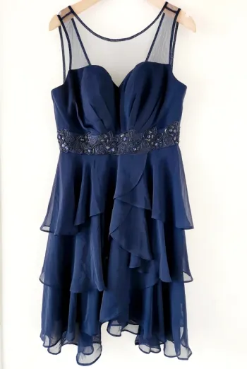 Robe de soirée bleu marine  Élégance et féminité assurées