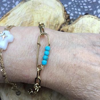 Bracelet réglable maillons larges épingle et perles turquoises