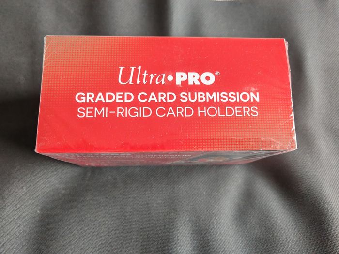 Boîte de 200 semi rigid card holders Ultra pro - photo numéro 2