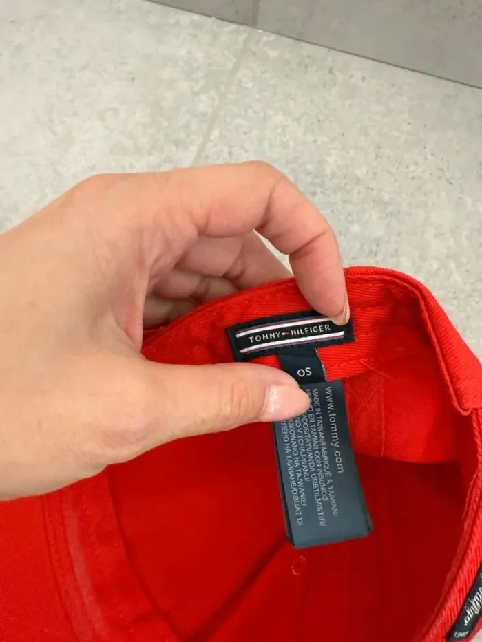 Casquette Tommy Hilfiger rouge logo brodé comme neuve - photo numéro 6