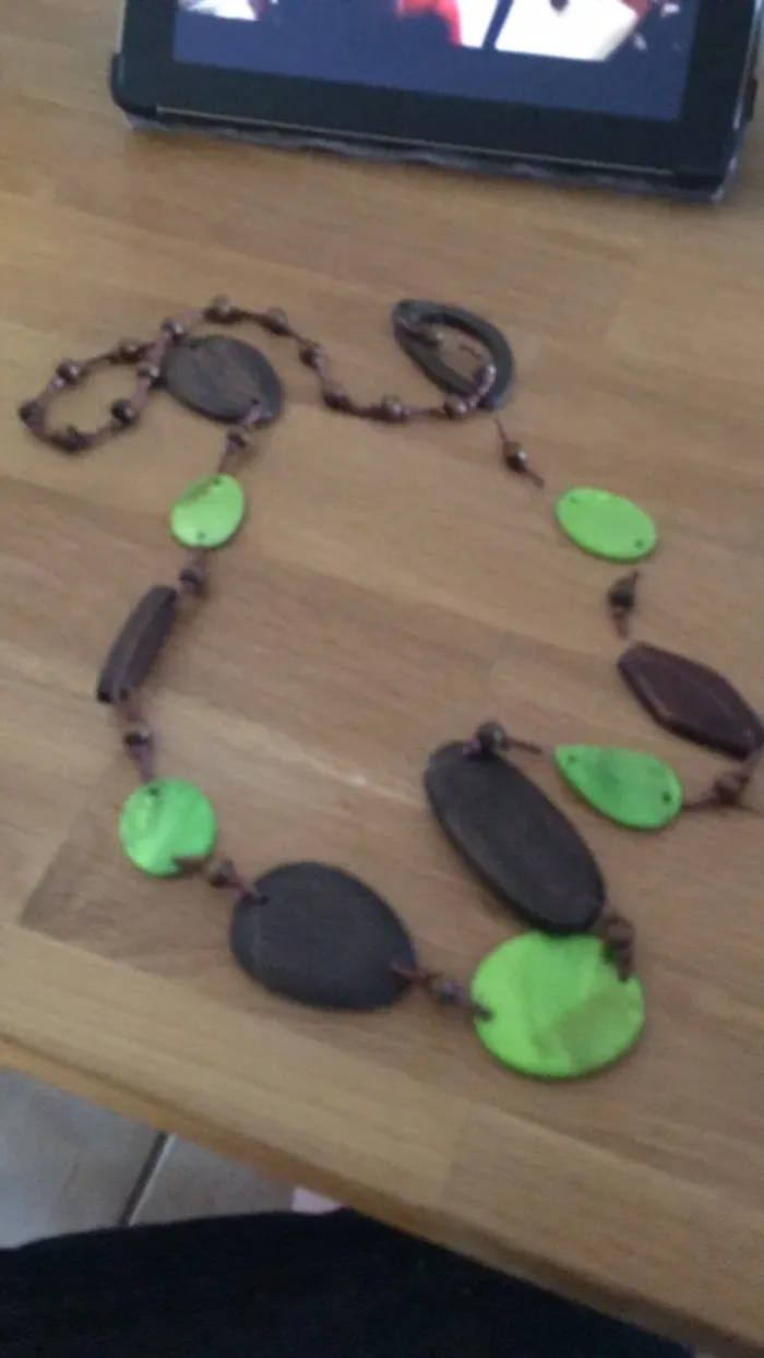 Collier bois marron et vert