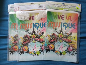 3 guirlandes neuves Vive la musique