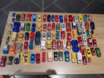 Lot de 89 véhicules voiture camion ect