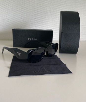 Prada noir