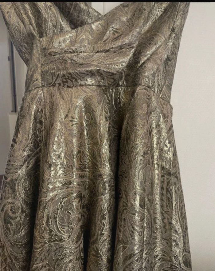 Robe habillée dorée épaules dénudées Assos Petite - photo numéro 6