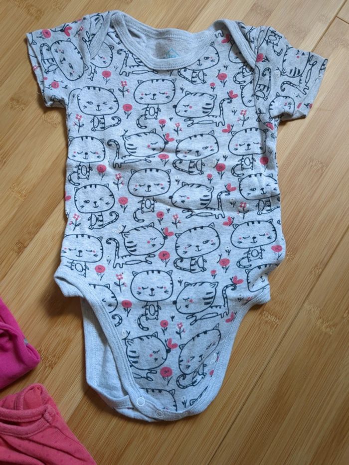 Lot bodies bretelles et manches courtes - photo numéro 3