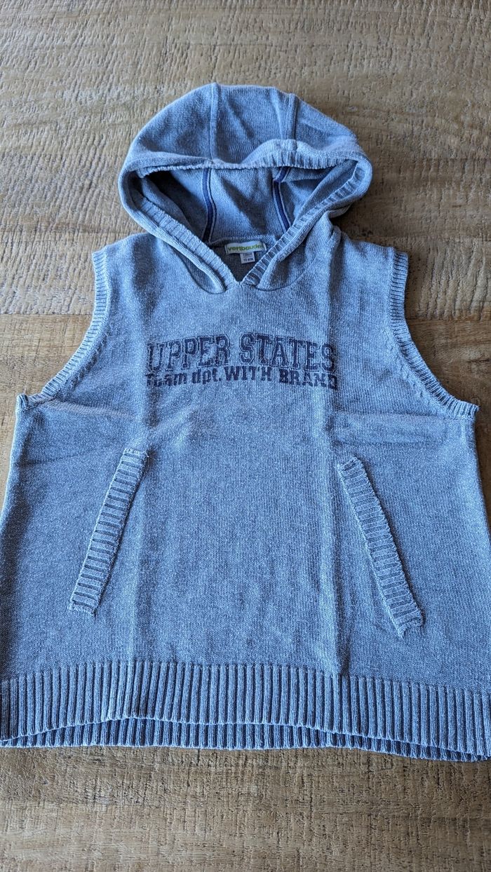 Pull à capuche sans manche