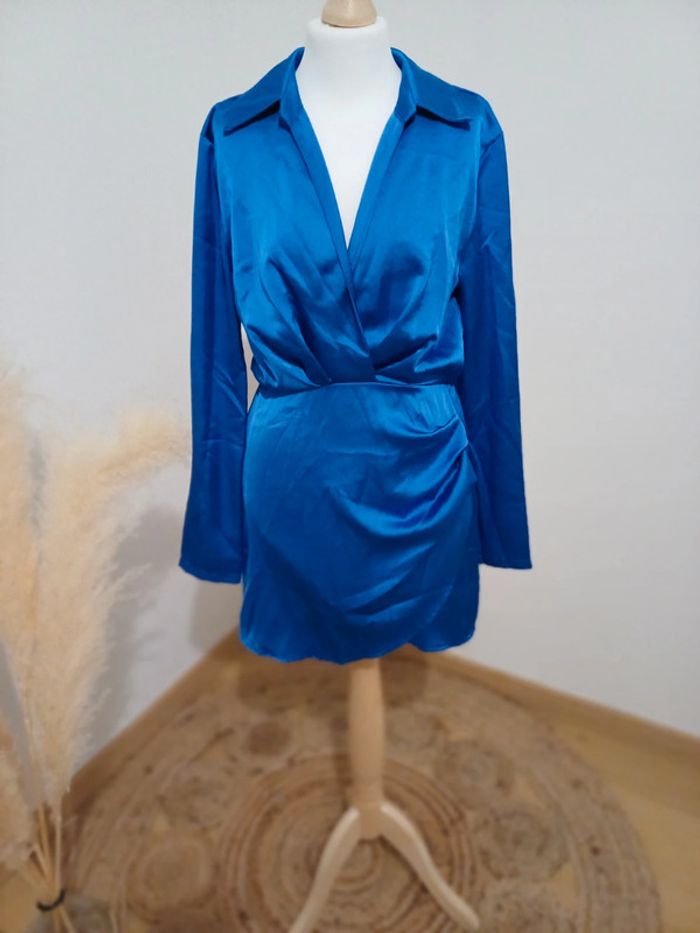 Robe bleue satinée cache-coeur Most Wanted taille XS 34 - photo numéro 2