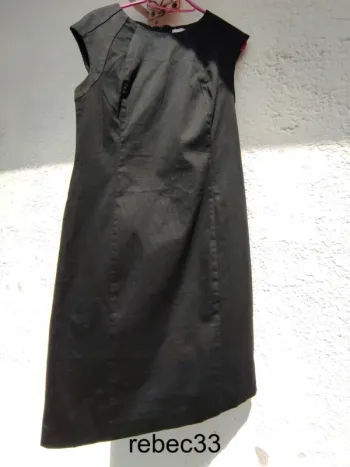 Robe cintrée noire