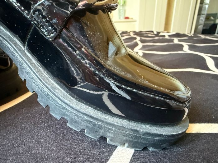 Mocassins vernis noirs avec chaîne – Pointure 31 - photo numéro 7
