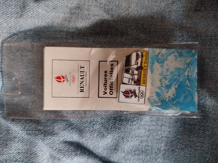 Pin's Renault Trafic Albertville 92 - photo numéro 2