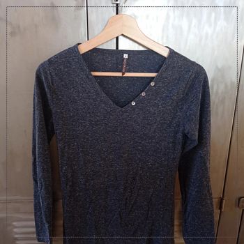 Haut bleu manches longues col rond + boutons taille S Anna Karel bon état