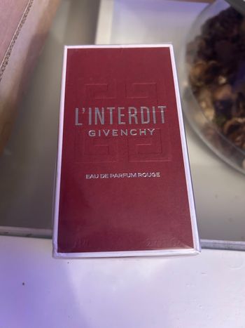 Interdit givenchy rouge