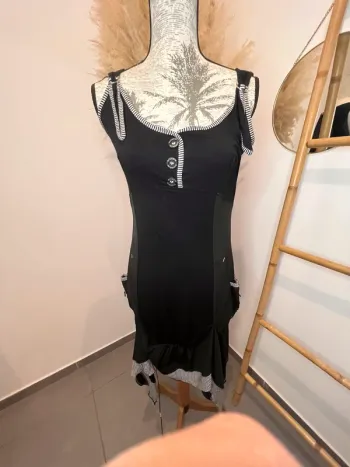 Robe noire mi longue