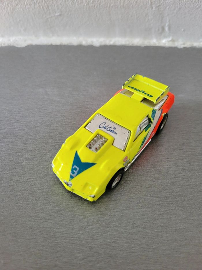 Voiture hot wheels california custom 1985