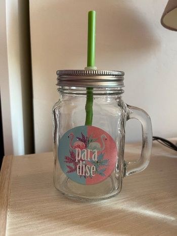 Mug en verre avec paille