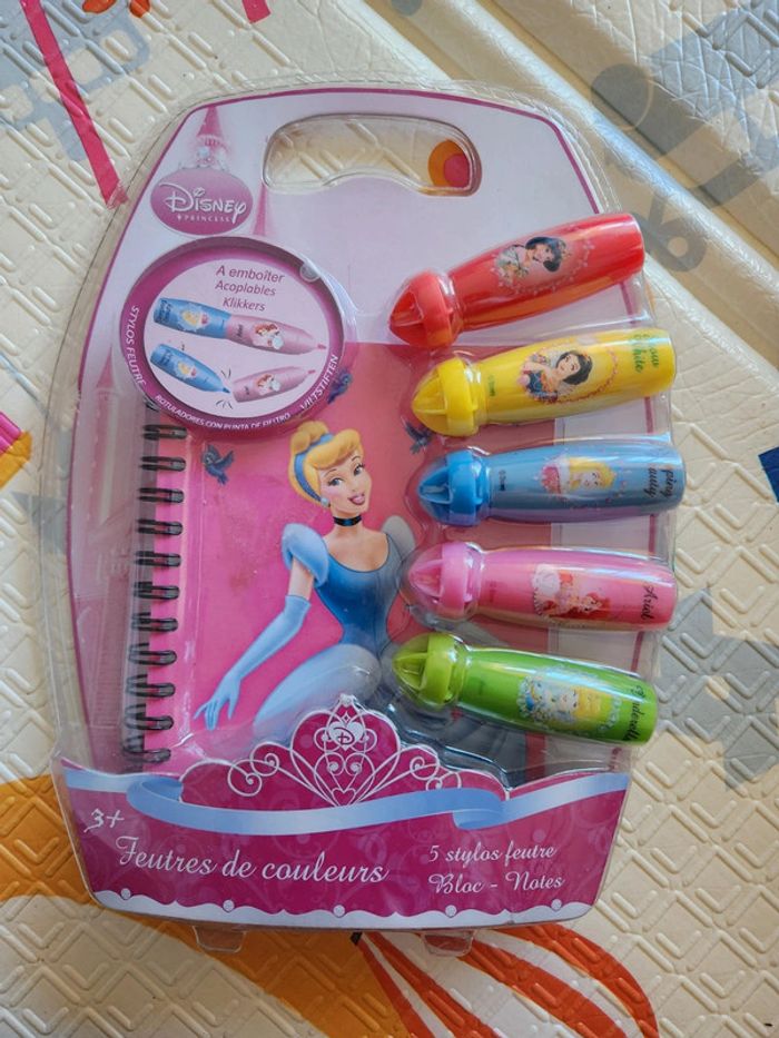 Feutres de couleurs princesse