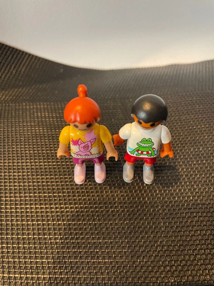Playmobil lot 2 figurines enfants 1 garçon 1 fille tee-shirt motif cochon et grenouille - photo numéro 4