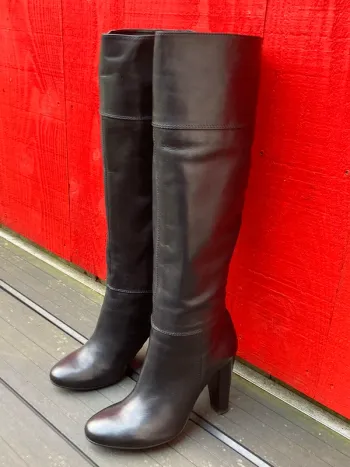 Bottes cuir noir T 38 Naf Naf