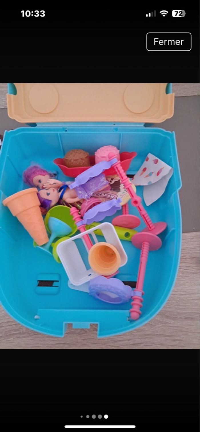 Marchand de glaces. Ice cream shop