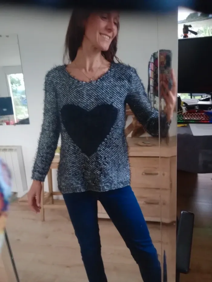 Pull femme L grand cœur noir c87 - photo numéro 2