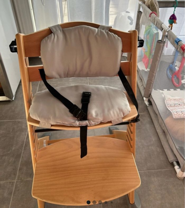 Chaise haute - photo numéro 2