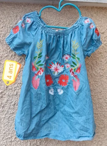 Robe brodée