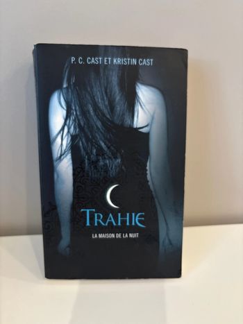 Tome 2 Trahie - la maison de la nuit