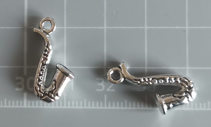 3 x pendentifs "saxophone" en métal argenté vieilli - photo numéro 4