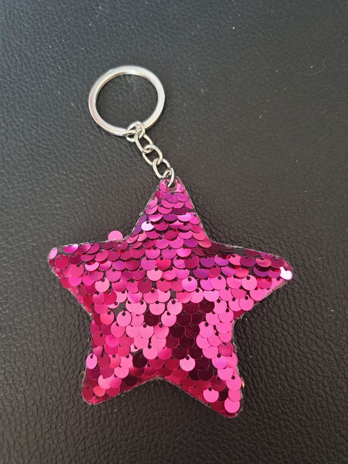 Porte-clés sequins étoile rose fushia - photo numéro 3