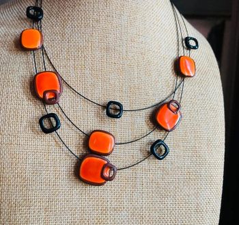 collier orange