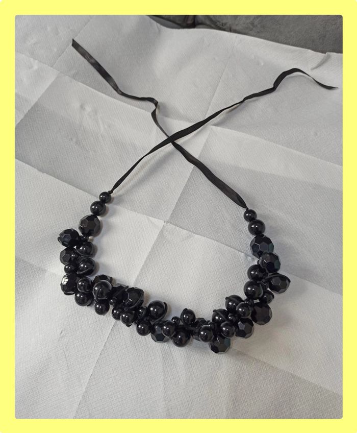 Collier à boules noires - photo numéro 2