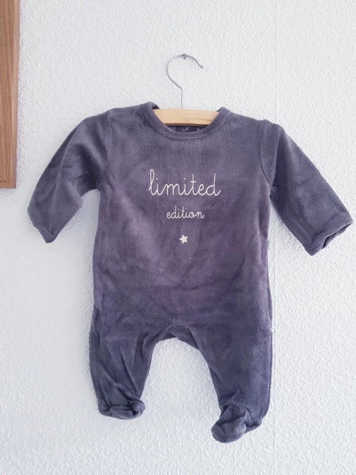 Kiabi - Grenouillère / pyjama une pièce / dors bien en velours - Neuf ! (1 mois)