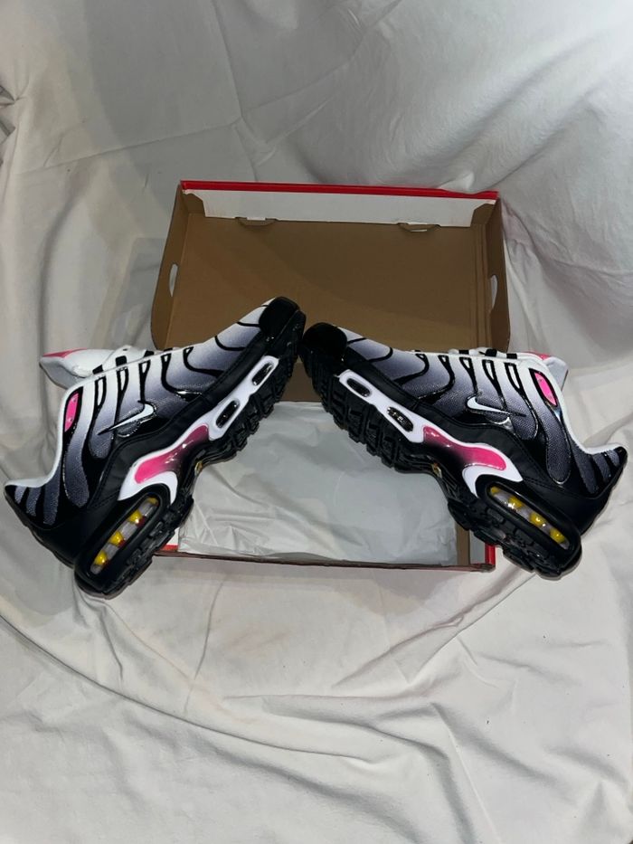 Nike TN blanche, rose et noire - photo numéro 9