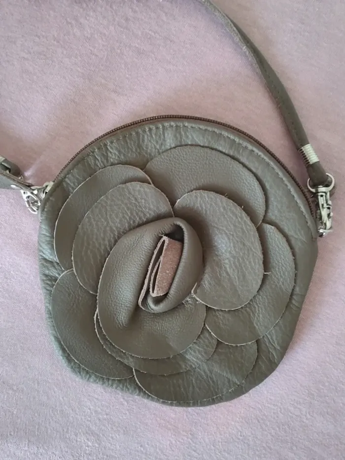 Pochette Forme Fleur 🪷 - photo numéro 2