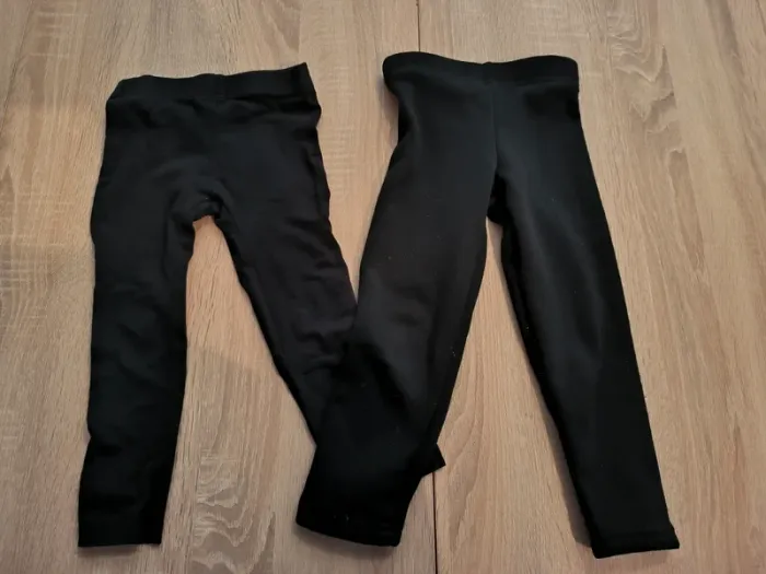 Lot de 2 pantalons noirs taille 4 ans