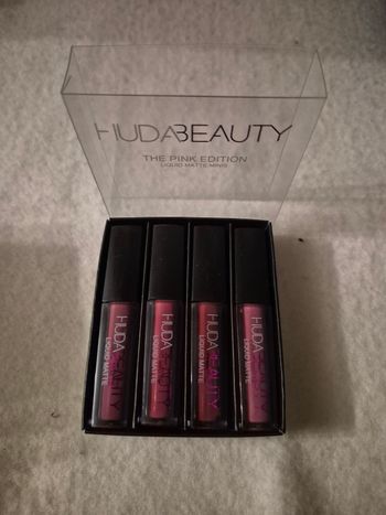 Gloss huda beauty x4