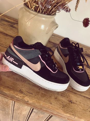 Baskets Nike air force 1 noires et multicolore 37,5