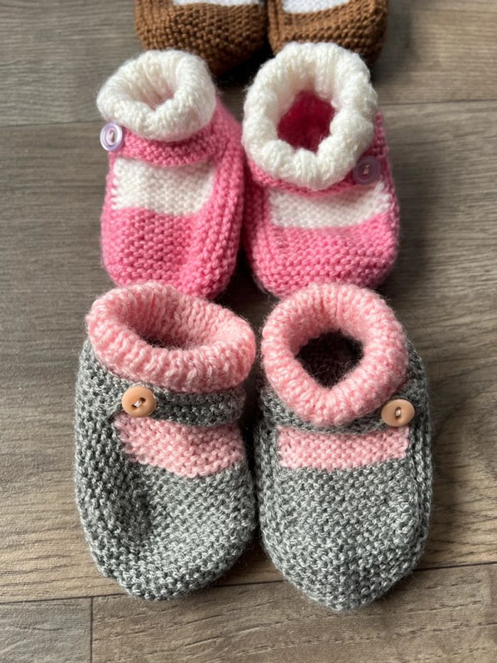 Lot de 4 chaussons bébés tricotés rose gris bleu marron - photo numéro 3