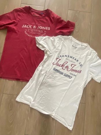 2 t shirts (tâches)