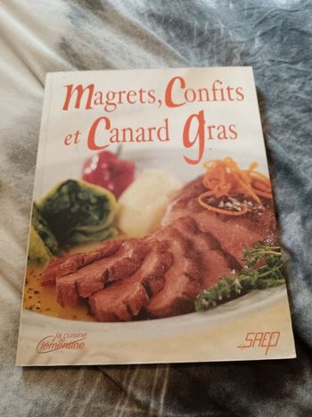 Livre de cuisine magret, confits,et canard gras neuf