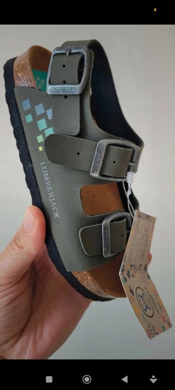 Sandales cuir neuves 28