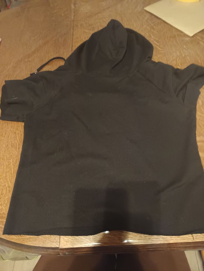 Tee shirt a capuche - photo numéro 2