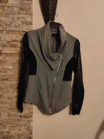 Veste grise et noire