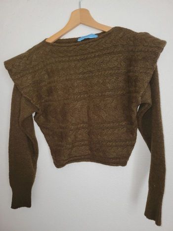 Pull d'hiver kaki avec épaules volants