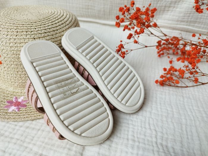 Petites sandales pour fille pointure 19 - photo numéro 4